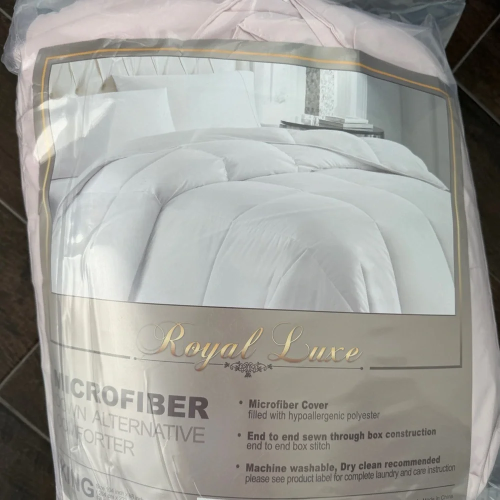 🆕 Royal Luxe King Size Microfiber Down Alternative Comforter 🌸 Light Pink –🌸NWT